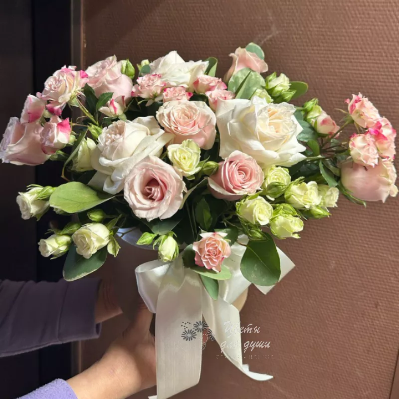 Коробочка шляпная «Цветение розы»