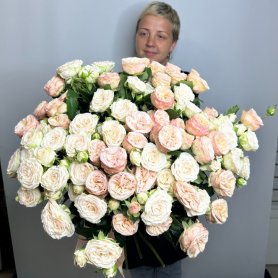 Кустовые розы «Дивный розоватый сад» от интернет-магазина «Цветы для души» в Новосибирске