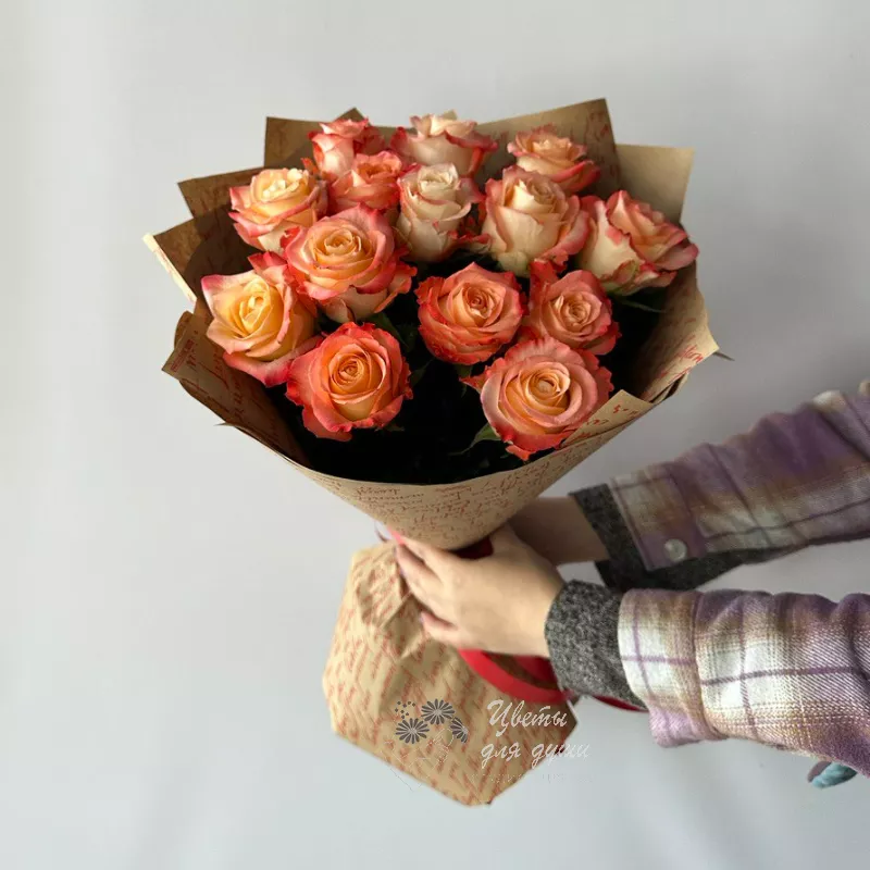 Букет 15 роз «Кабарет»