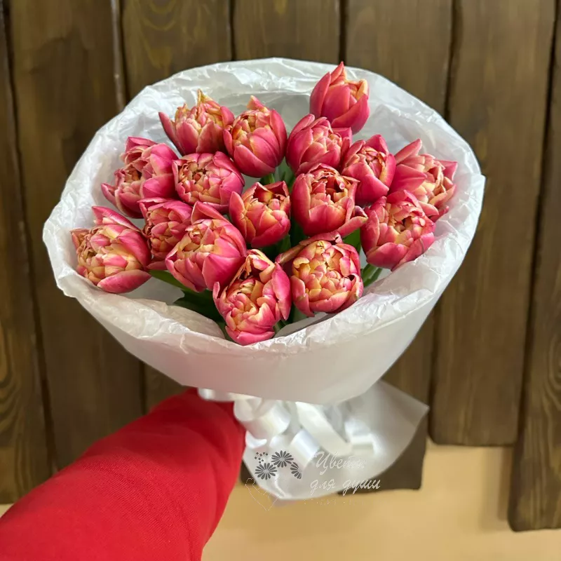 Букет 15 пионовидных тюльпанов Незабудка