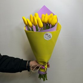 Букет 15 желтых тюльпана от интернет-магазина «Цветы для души» в Новосибирске
