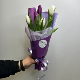 Букетик из 5 тюльпанов Сказка от интернет-магазина «Цветы для души» в Новосибирске