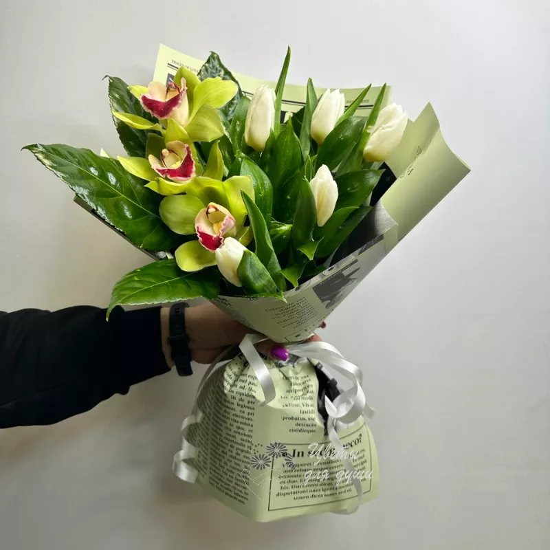 Букет тюльпаны и орхидея