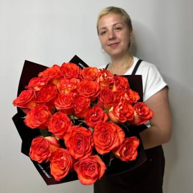 Монобукет из 25 роз «Чувственность» от интернет-магазина «Цветы для души» в Новосибирске