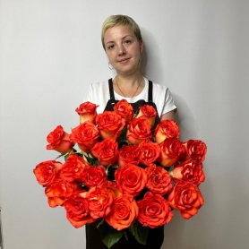 Монобукет 25 роз «Без лишних слов» от интернет-магазина «Цветы для души» в Новосибирске