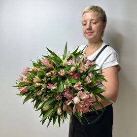 11 альстромерий «Облако нежности» от интернет-магазина «Цветы для души» в Новосибирске