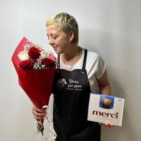5 роз с конфетами «Мерси» от интернет-магазина «Цветы для души» в Новосибирске